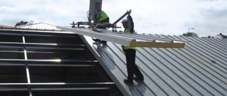 монтаж-кровельных-сэндвич-панелей